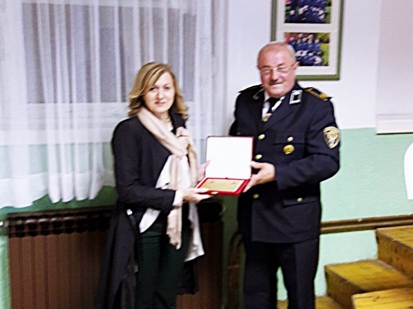 Priznanje Vatrogasne zajednice grada Ozalj Domu zdravlja Ozalj